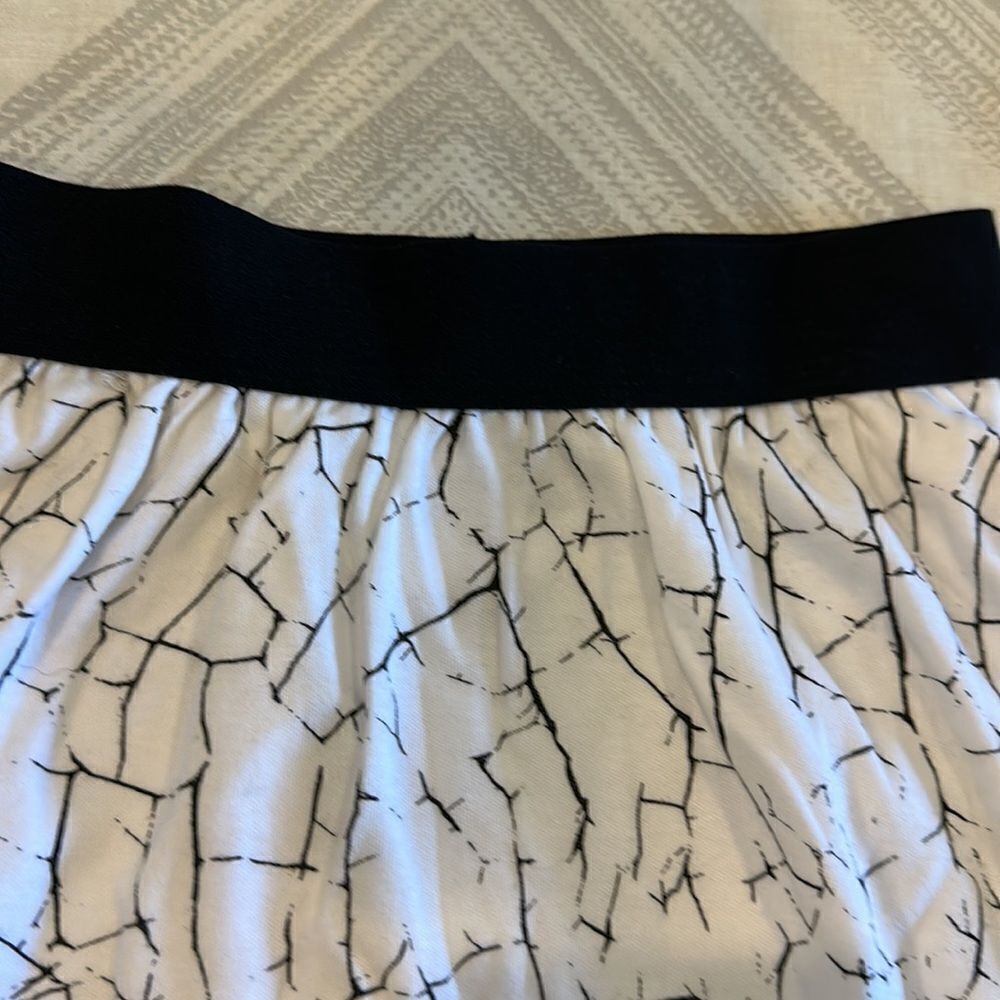 HuxBaby Girls Elastic Waistband Black & White High Low Skirt - Picture 3 of 6